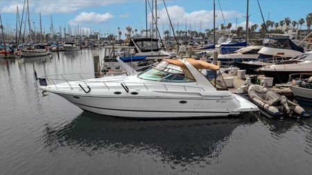 1999 38′ Cruisers Yachts 3870 Esprit