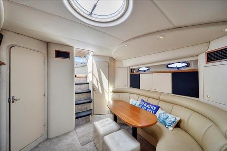 1999 38′ Cruisers Yachts 3870 Esprit