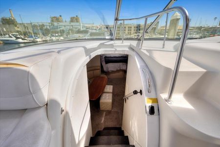 1999 38′ Cruisers Yachts 3870 Esprit