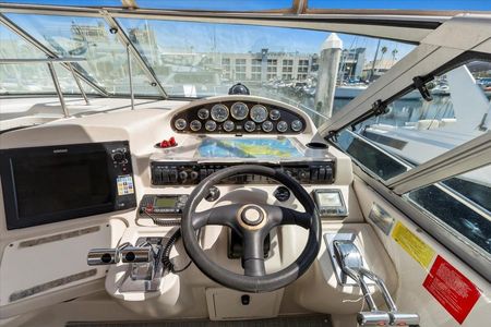 1999 38′ Cruisers Yachts 3870 Esprit