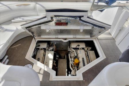 1999 38′ Cruisers Yachts 3870 Esprit