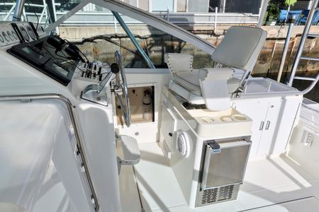 2000 35′ Cabo 35 Express