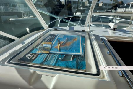 2000 35′ Cabo 35 Express