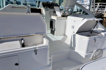 2000 35′ Cabo 35 Express