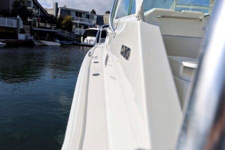 2000 35′ Cabo 35 Express