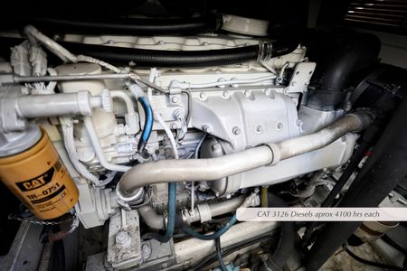 2000 35′ Cabo 35 Express
