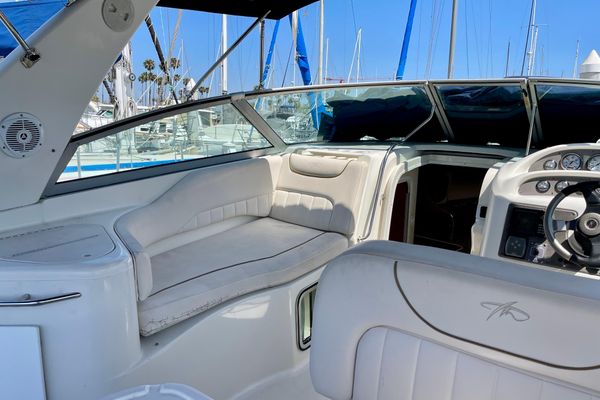 2000 30′ Monterey 302 Cruiser