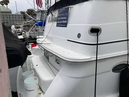2001 39′ Carver 396 Aft Cabin Motor Yacht