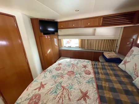 2001 39′ Carver 396 Motor Yacht