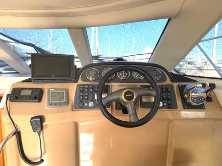 2001 39′ Carver 396 Motor Yacht