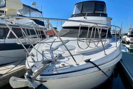 2001 39′ Carver 396 Motor Yacht