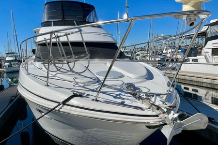 2001 39′ Carver 396 Motor Yacht