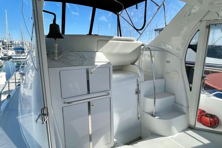 2001 39′ Carver 396 Motor Yacht