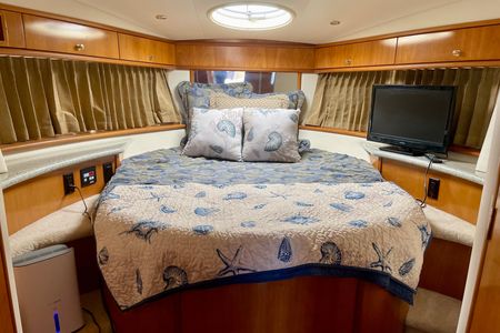 2001 39′ Carver 396 Motor Yacht