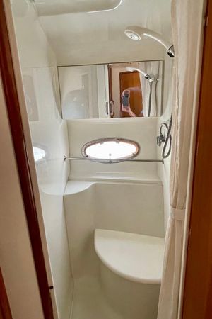 2001 39′ Carver 396 Motor Yacht
