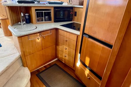2001 39′ Carver 396 Motor Yacht