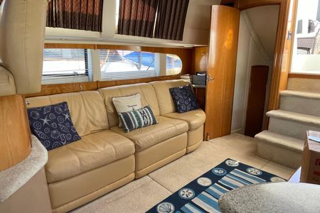 2001 39′ Carver 396 Motor Yacht
