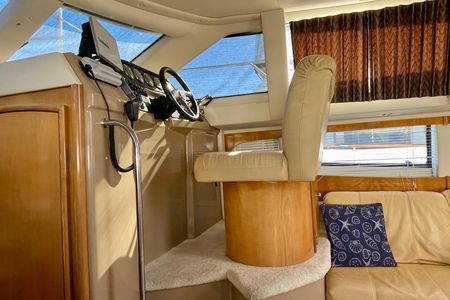 2001 39′ Carver 396 Motor Yacht