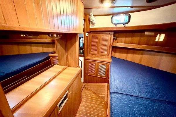 2001 Tayana 42′ Vancouver 42