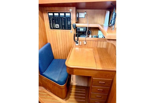 2001 Tayana 42′ Vancouver 42