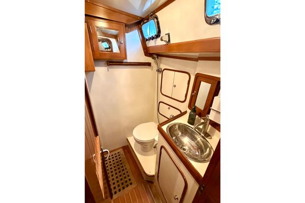 2001 Tayana 42′ Vancouver 42
