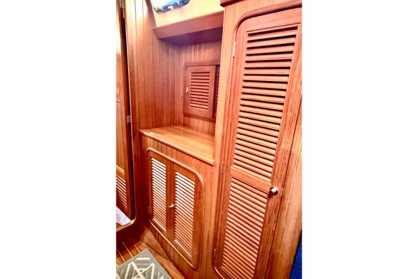 2001 Tayana 42′ Vancouver 42