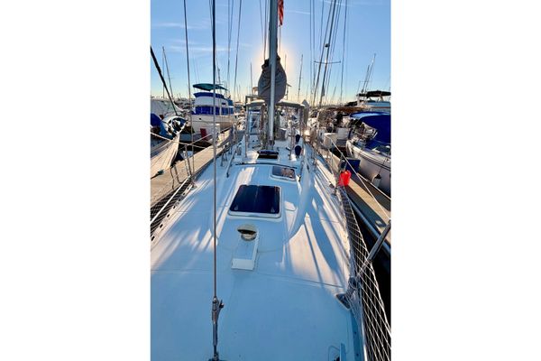 2001 Tayana 42′ Vancouver 42