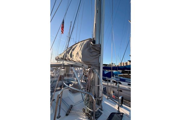 2001 Tayana 42′ Vancouver 42