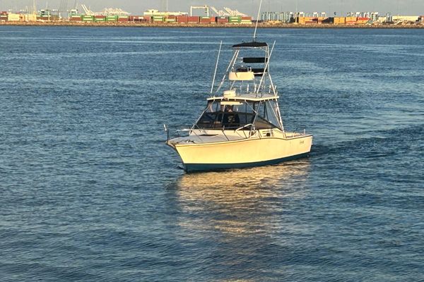 2004 28′ Carolina Classic sport fishing