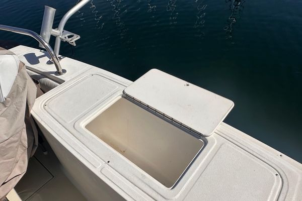 2004 28′ Carolina Classic sport fishing
