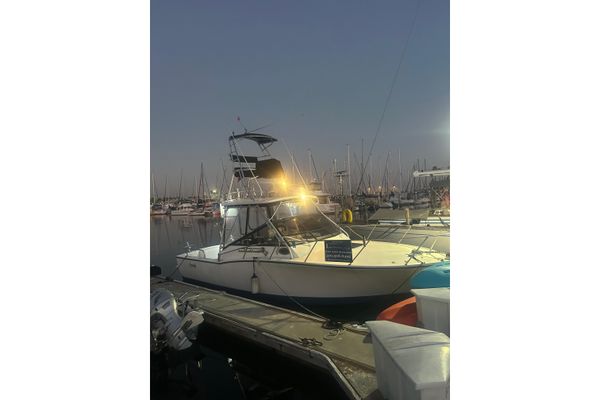 2004 28′ Carolina Classic sport fishing