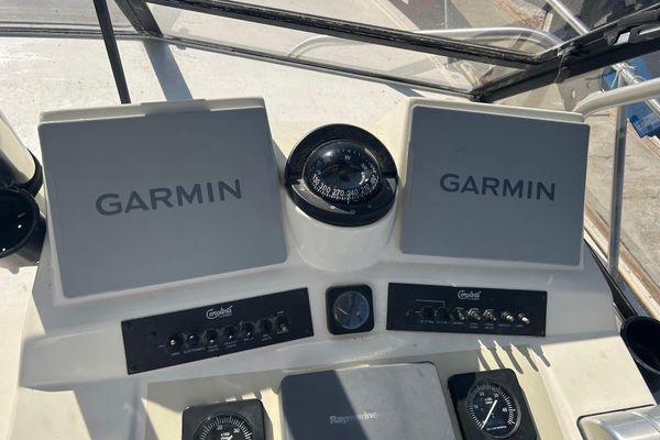 2004 28′ Carolina Classic sport fishing