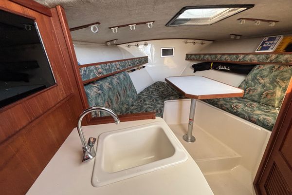 2004 28′ Carolina Classic sport fishing