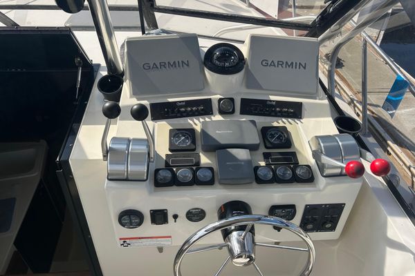 2004 28′ Carolina Classic sport fishing