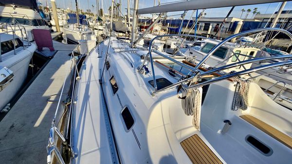 2006 39′ Beneteau 393