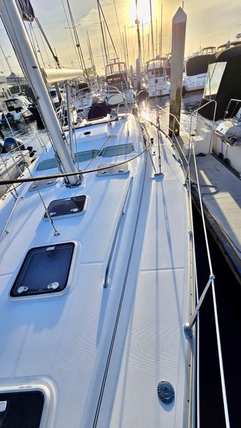 2006 39′ Beneteau 393