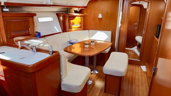 2006 39′ Beneteau 393