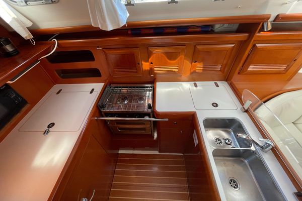 2006 39′ Beneteau 393