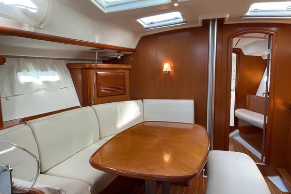 2006 39′ Beneteau 393