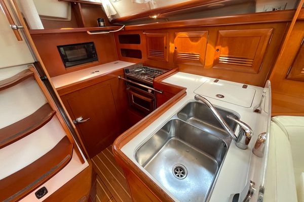 2006 39′ Beneteau 393
