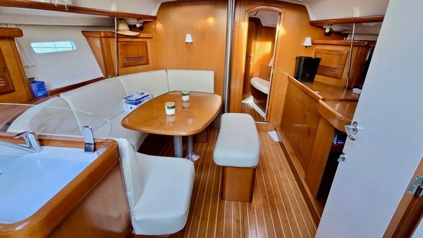2006 39′ Beneteau 393