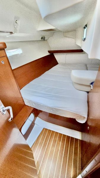 2006 39′ Beneteau 393