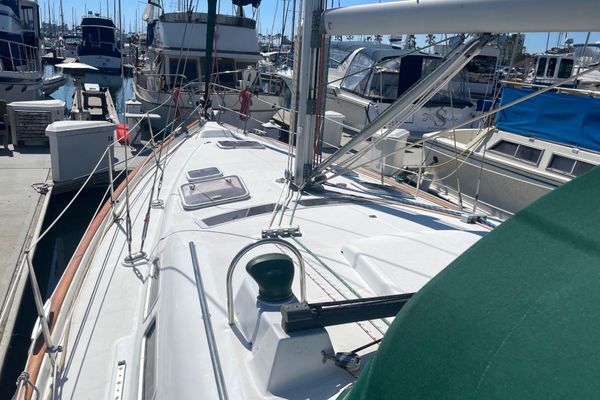 2007 42′ Beneteau 423
