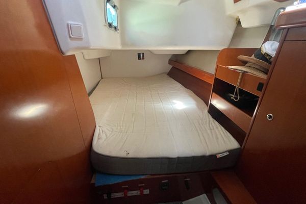 2007 42′ Beneteau 423