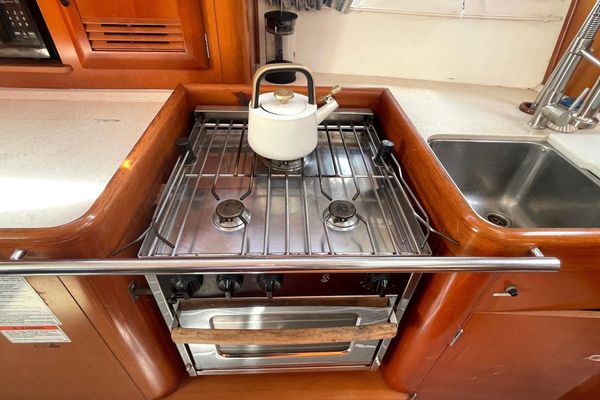 2007 42′ Beneteau 423
