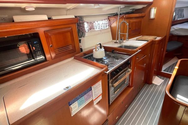 2007 42′ Beneteau 423