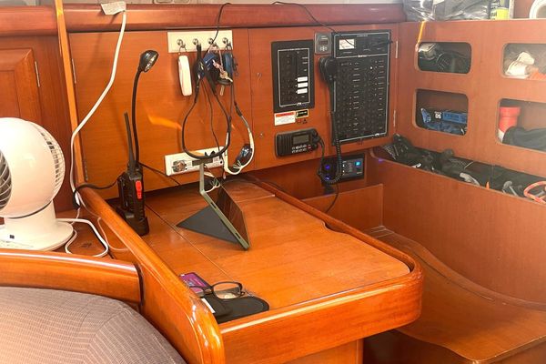 2007 42′ Beneteau 423