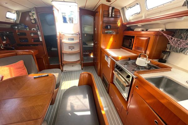 2007 42′ Beneteau 423