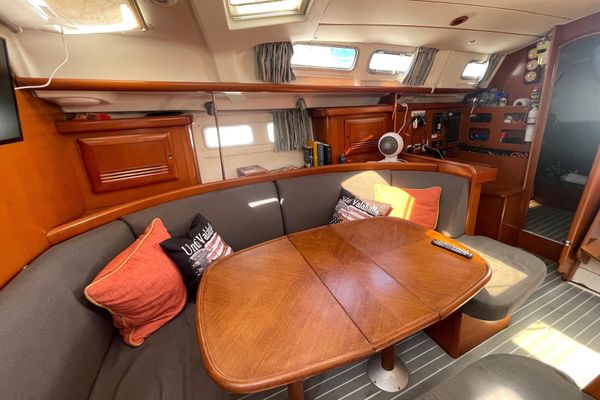 2007 42′ Beneteau 423