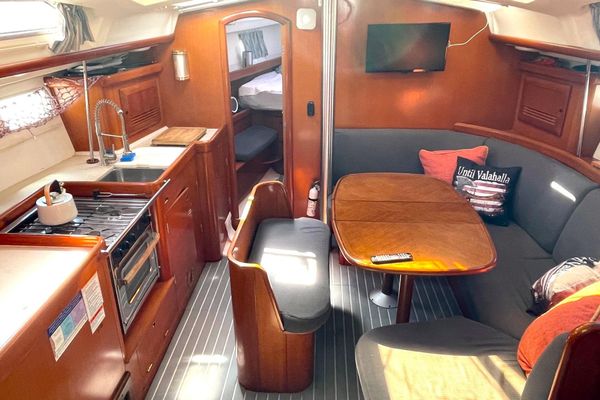 2007 42′ Beneteau 423